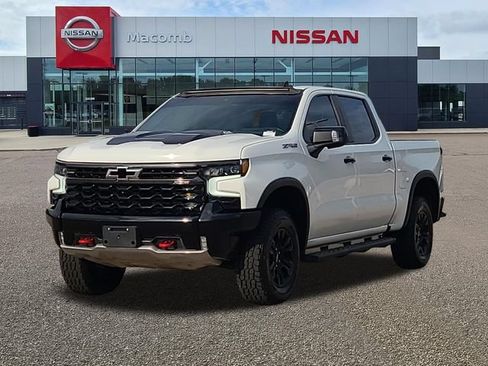 Used 2023 Chevrolet Silverado 1500 ZR2 w/ Technology Package AWD/4WD image 3