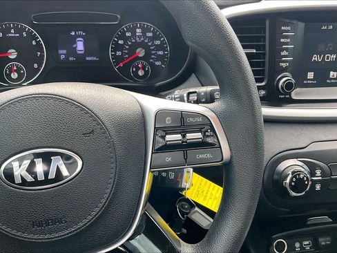 Used 2020 Kia Sorento LX FWD image 23