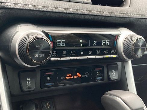 Used 2025 Toyota RAV4 Limited image 24