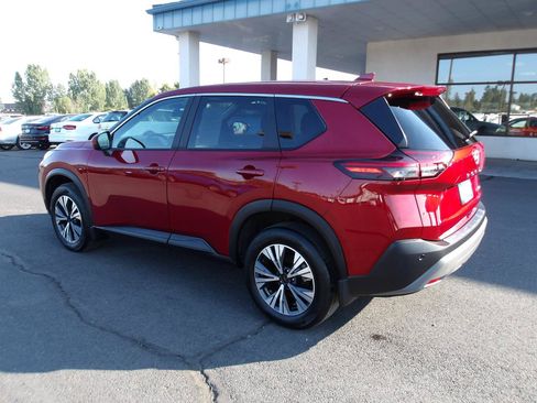 Used 2023 Nissan Rogue SV AWD/4WD image 3