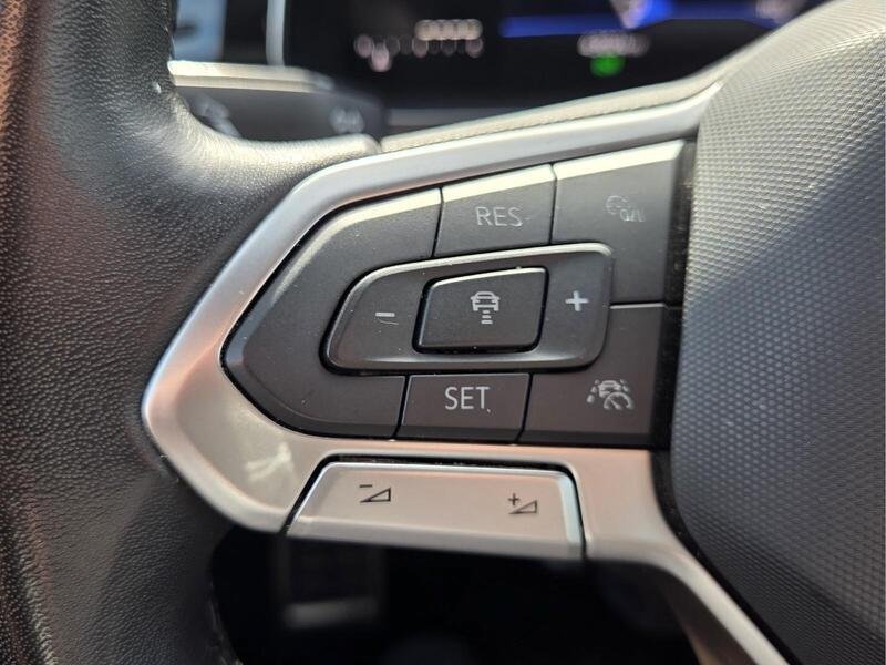 Used 2025 Volkswagen Jetta Sport FWD image 29