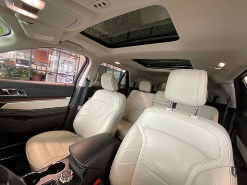 Used 2019 Ford Explorer Limited w/ Limited Luxury Package image 9