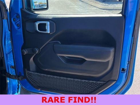 Used 2024 Jeep Gladiator Sport image 10