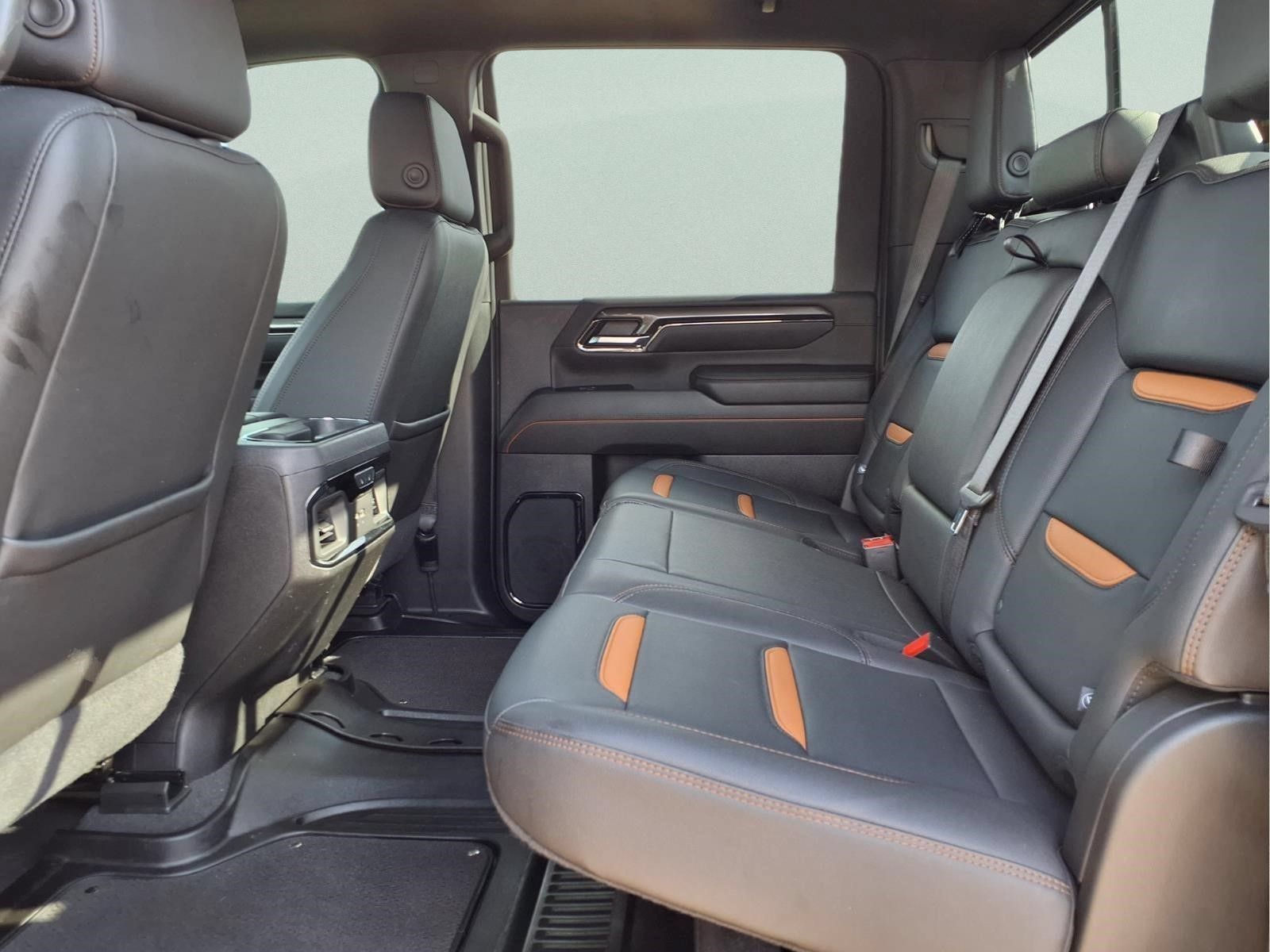 Used 2025 GMC Sierra 2500 AT4 w/ AT4 Premium Plus Package AWD/4WD image 11
