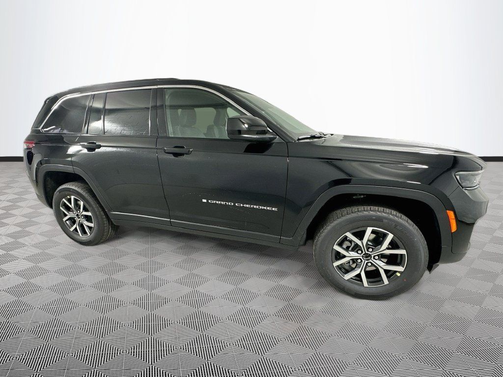 New 2027 Jeep Grand Cherokee 4WD image 3