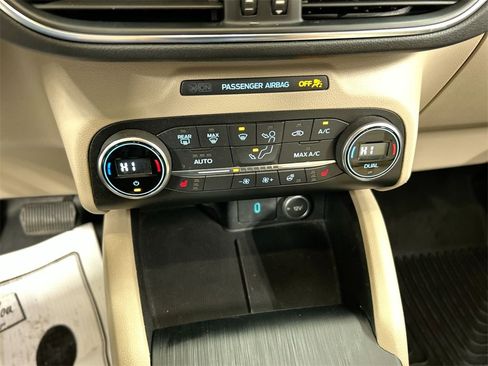 Used 2020 Ford Escape Titanium image 17