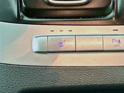 Used 2024 Kia Carnival LX image 21