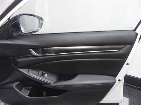 Used 2021 Honda Accord Sport image 17