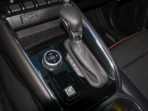 New 2026 GMC Canyon AT4 w/ Technology Plus Package AWD/4WD image 26
