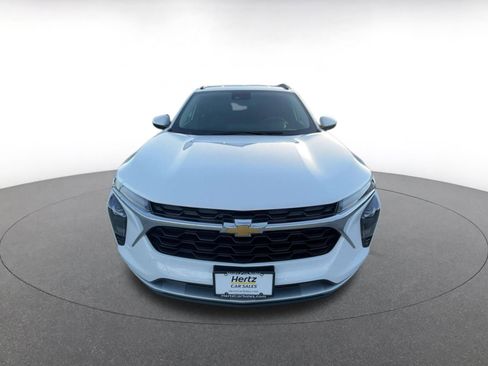 Used 2025 Chevrolet Trax LT image 4