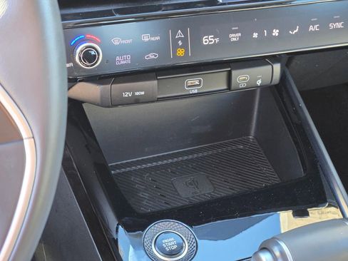 Used 2023 Kia Niro SX Touring image 38