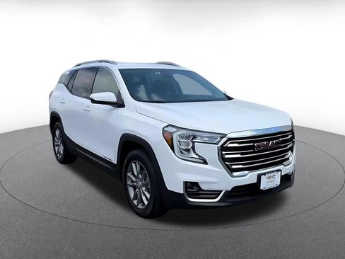 Used 2024 GMC Terrain SLT AWD/4WD image 3