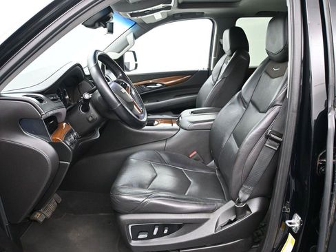 Used 2019 Cadillac Escalade ESV Luxury AWD/4WD image 6