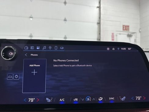 Used 2025 Chevrolet Traverse Z71 image 32