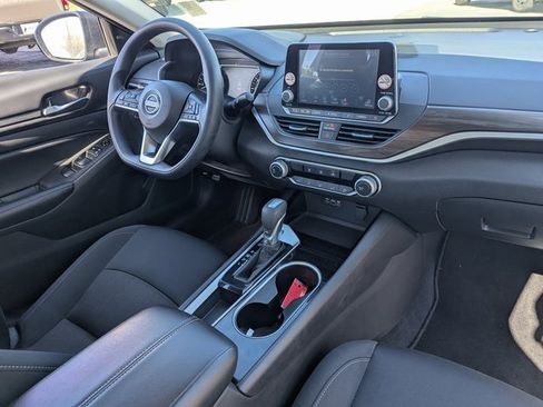 Used 2024 Nissan Altima 2.5 SV image 31