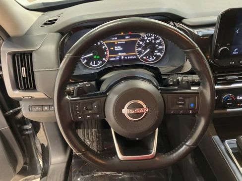 Used 2022 Nissan Pathfinder SL w/ SL Black Package image 11