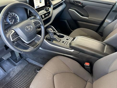 Used 2023 Toyota Highlander LE AWD/4WD image 10