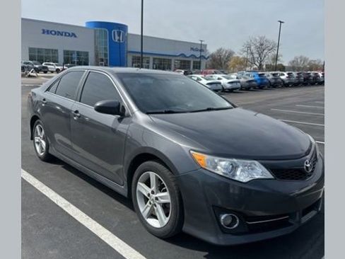 Used 2012 Toyota Camry SE image 1