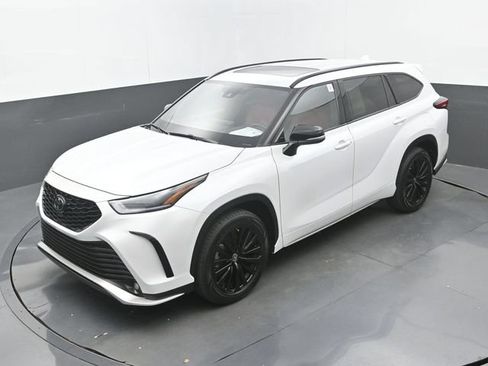 Used 2023 Toyota Highlander XSE FWD image 34