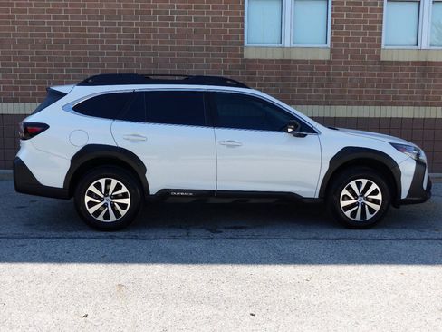 Used 2024 Subaru Outback Premium AWD/4WD image 11