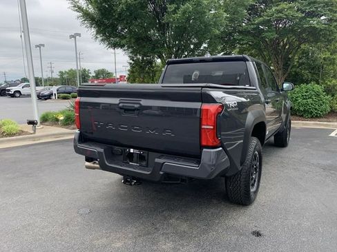 Certified 2025 Toyota Tacoma TRD Off-Road AWD/4WD image 8