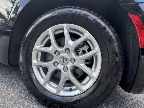 Used 2024 Chrysler Pacifica Touring-L FWD image 21