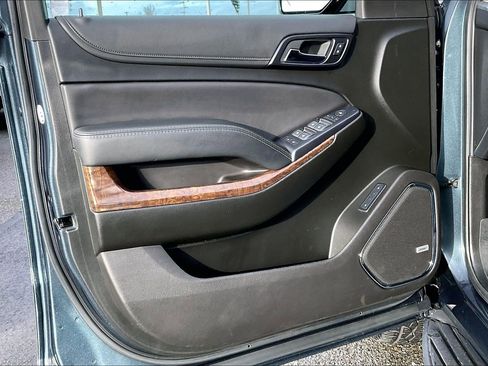 Used 2019 Chevrolet Suburban LT w/ Luxury Package image 22
