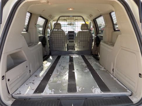 Used 2012 RAM C/V w/ UConnect Hands-Free Group FWD image 8