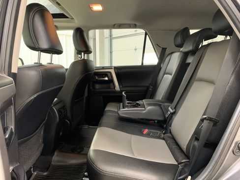 Used 2020 Toyota 4Runner SR5 Premium w/ Moonroof Package AWD/4WD image 18