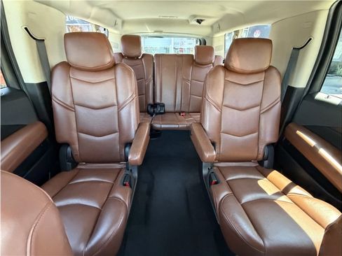 Used 2019 Cadillac Escalade ESV Premium Luxury AWD/4WD image 23