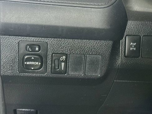 Used 2016 Toyota RAV4 LE AWD/4WD image 17