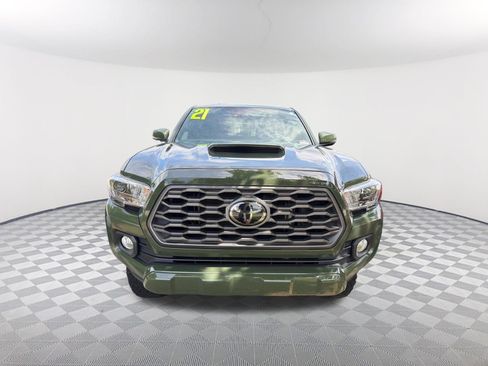 Used 2021 Toyota Tacoma TRD Sport AWD/4WD image 2