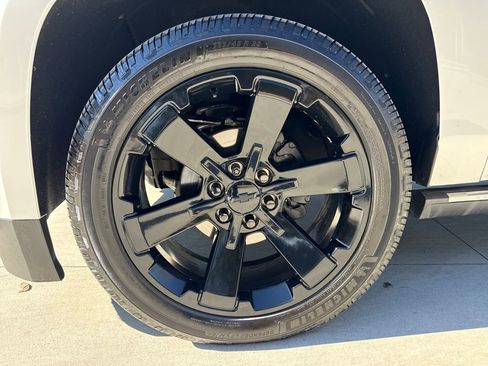 Used 2020 Chevrolet Suburban Premier image 11