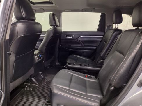 Used 2019 Toyota Highlander Limited image 29