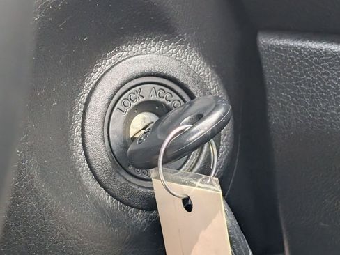 Used 2013 Hyundai Accent SE image 34