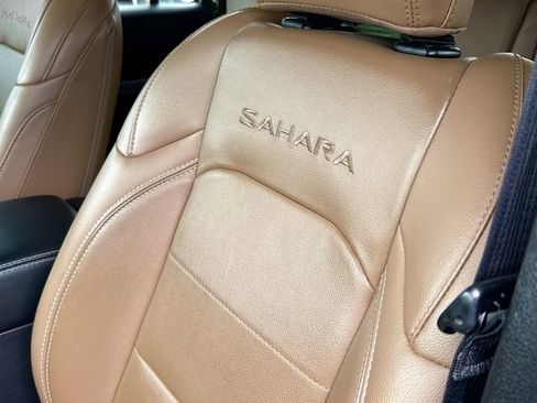 Used 2022 Jeep Wrangler Unlimited Sahara w/ Safety Group AWD/4WD image 21