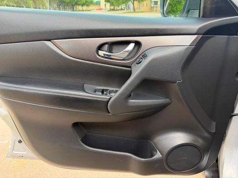 Used 2016 Nissan Rogue SV w/ SV Premium Package FWD image 10
