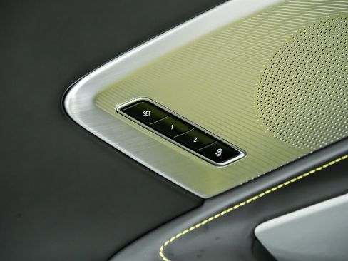 Used 2021 Chevrolet Corvette Stingray Premium Conv w/ Z51 Performance Package image 23