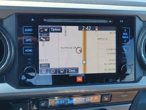 Used 2016 Toyota Tacoma Limited w/ Towing Package image 14