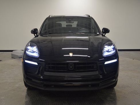 Certified 2025 Porsche Macan AWD/4WD image 10
