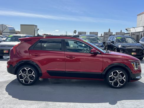 Certified 2023 Kia Niro EX Touring image 10