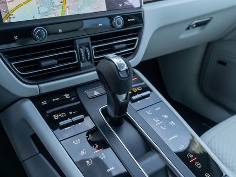 Certified 2026 Porsche Macan S image 31