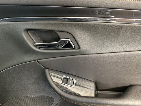 Used 2018 Chevrolet Impala Premier FWD image 36