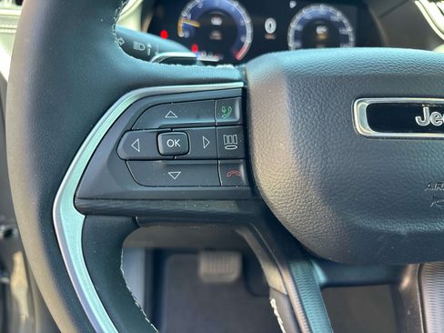 Used 2024 Jeep Grand Cherokee L Altitude AWD/4WD image 15