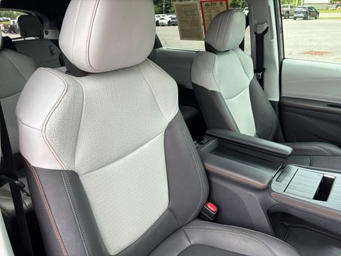 Used 2022 Toyota Sienna XSE w/ XSE Plus Package AWD/4WD image 48