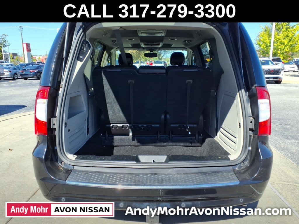 Used 2016 Chrysler Town & Country Touring-L FWD image 9