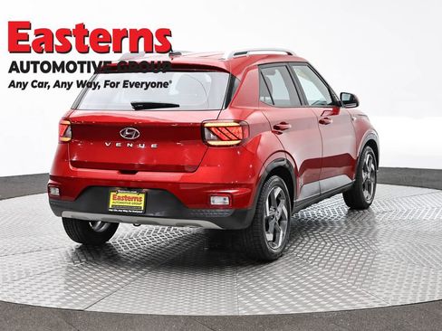 Used 2023 Hyundai Venue Limited FWD image 5