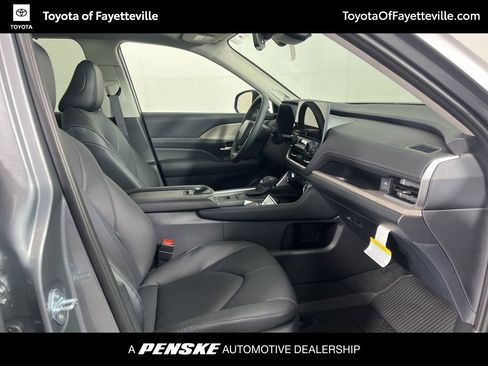 New 2026 Toyota Grand Highlander FWD image 8