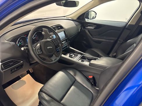 Used 2020 Jaguar F-PACE Premium image 18