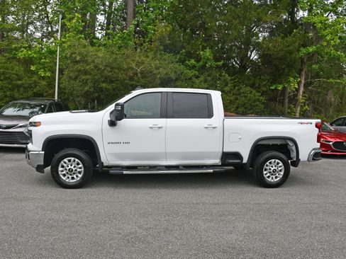 Used 2025 Chevrolet Silverado 2500 LT w/ Convenience Package AWD/4WD image 2